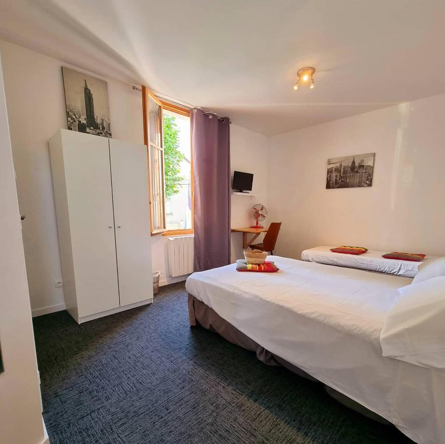 Le Terminus Hotel LʼArbresle Buitenkant foto