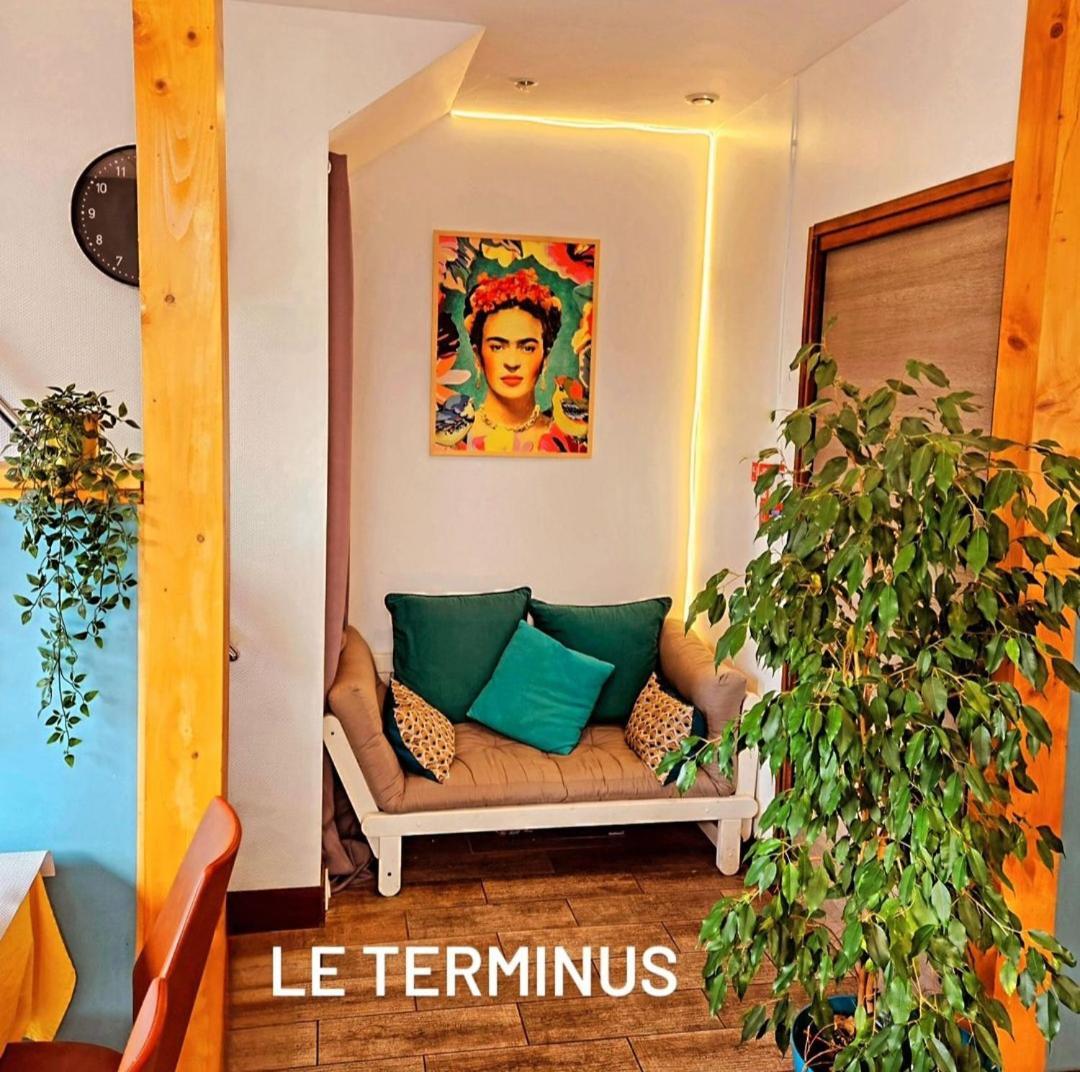 Le Terminus Hotel LʼArbresle Buitenkant foto